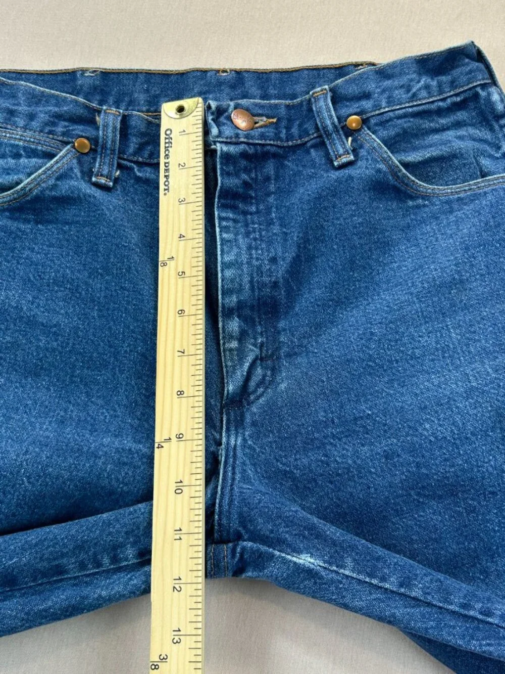 Wrangler Straight Jeans Mens Size 32x33 Blue Denim Vintage 13MWZ Made in USA